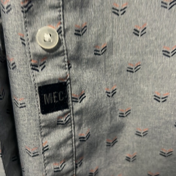 3/$20 mec printed medium shirt - Picture 2 of 5